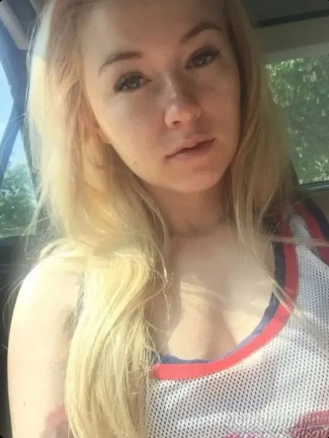 vomoh (18) female from US - sexting partner