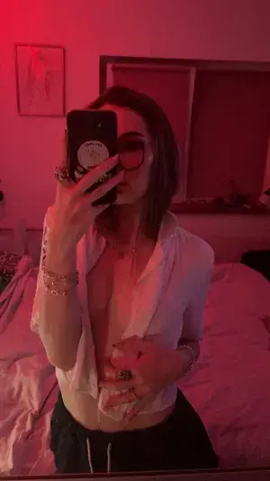 votelo1888 (23) female from DE - sexting partner