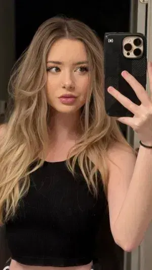 voveg23257 (23) female from ZA - sexting partner