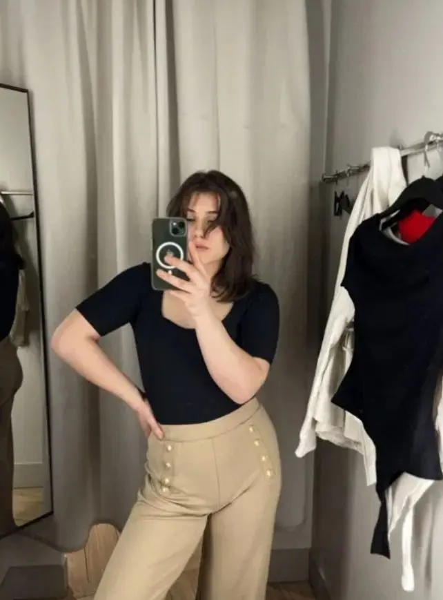 vowelli (18) female from US - sexting partner