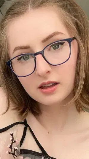 vowosan797 (21) female from DK - sexting partner