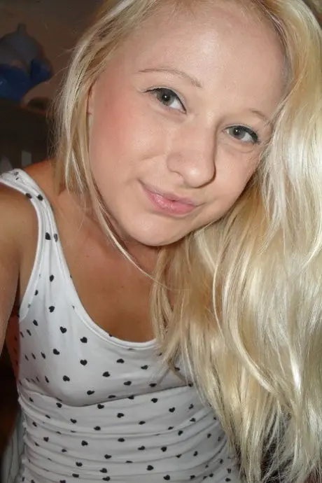 voxan46563 (21) female from US - sexting partner