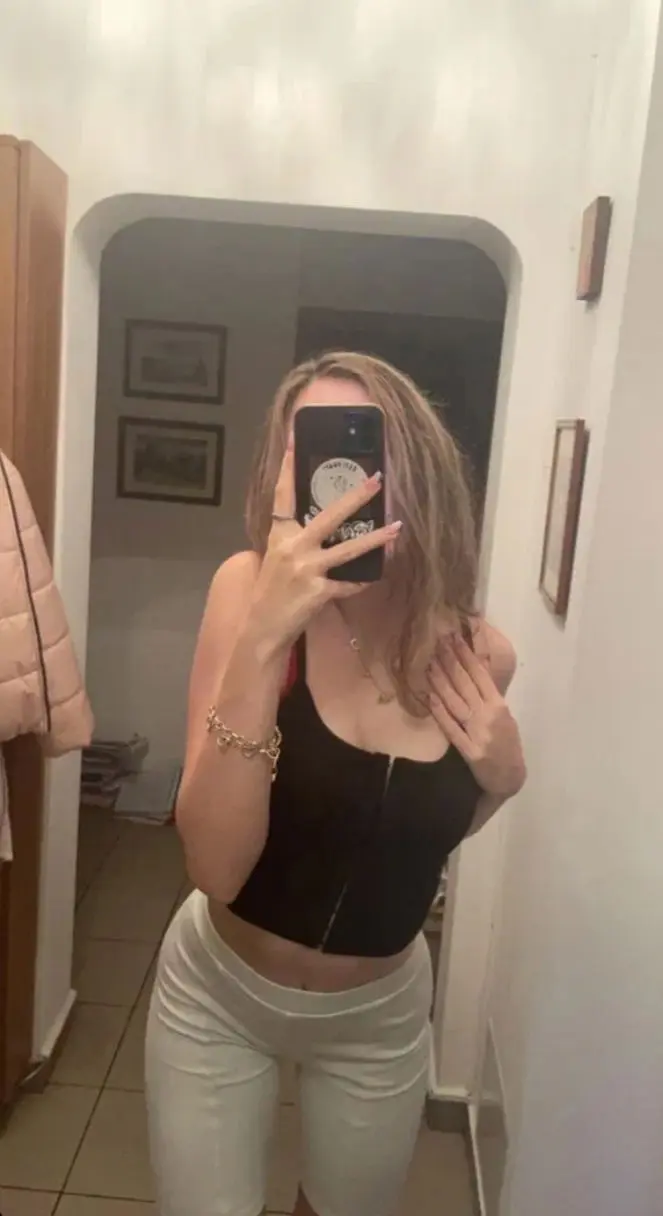 vuynkwy (22) female from US - sexting partner