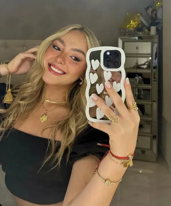 wajehiy114 (23) female from BE - sexting partner