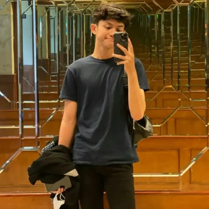 wasifgul6890 (18) male from PK - sexting partner