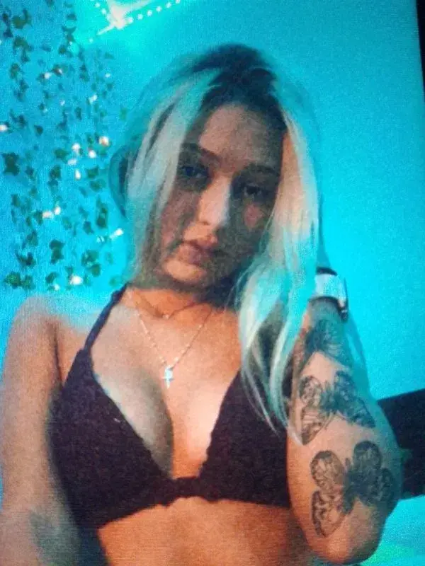 wawam97266 (21) female from GB - sexting partner