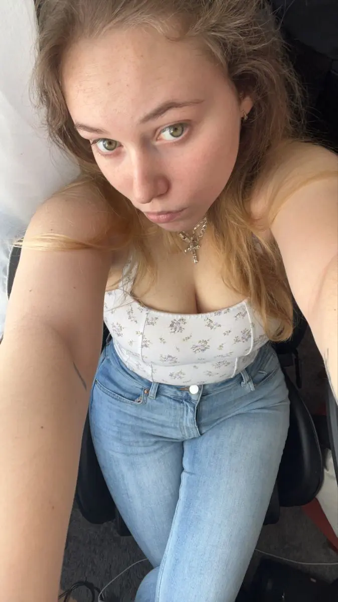 wawixi6998 (18) female from DE - sexting partner