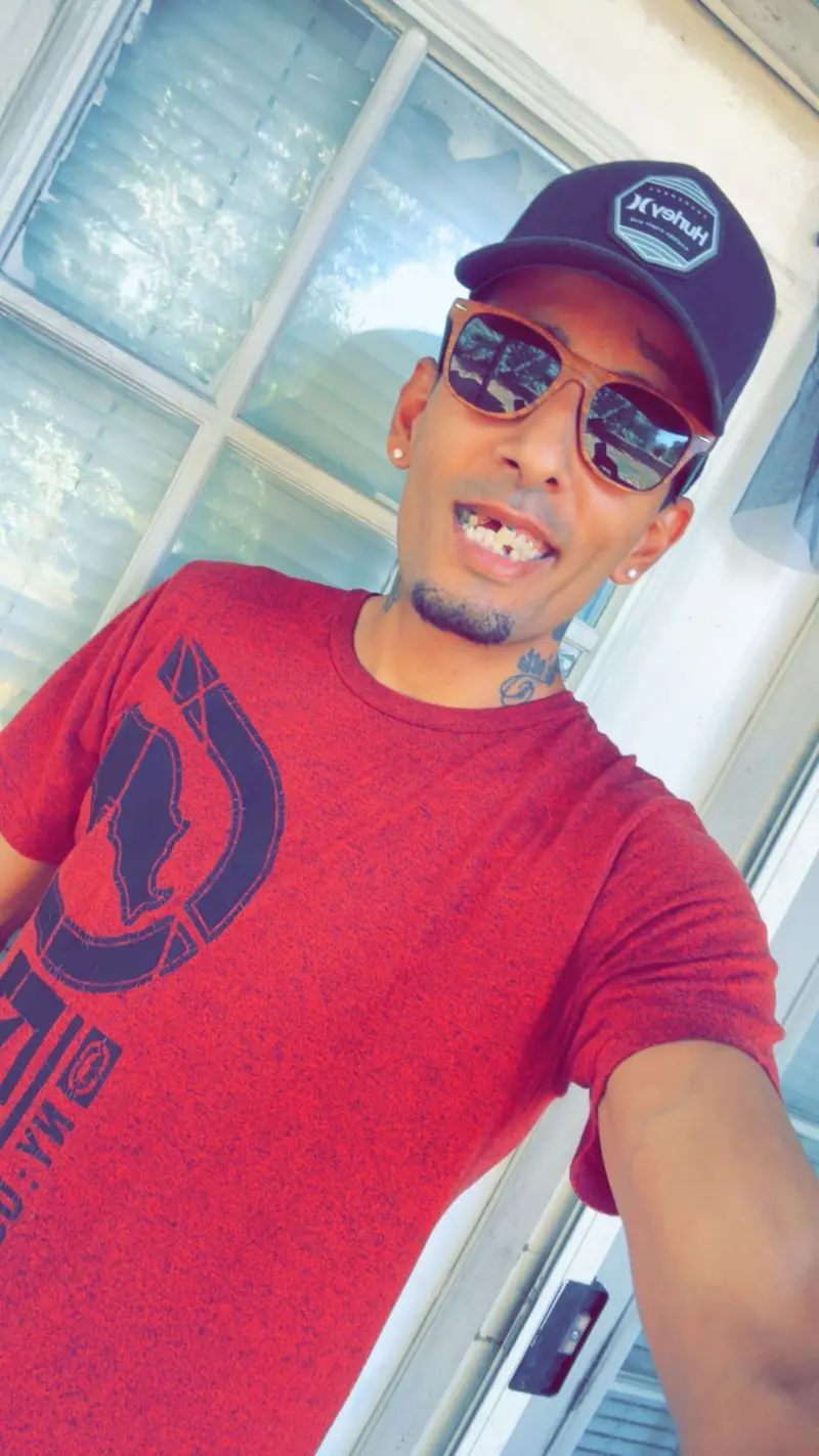 webbiewebs23 (18) male from US - sexting partner