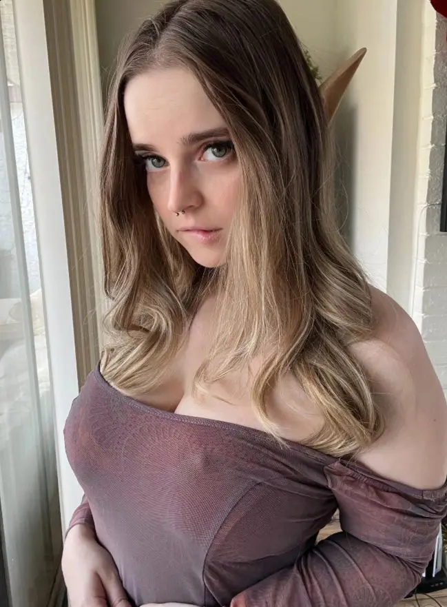 wekaji (22) female from US - sexting partner