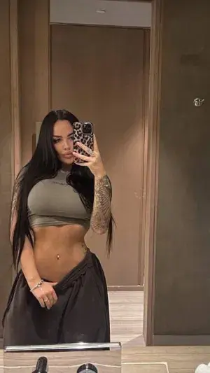 wenapo9715 (23) female from US - sexting partner