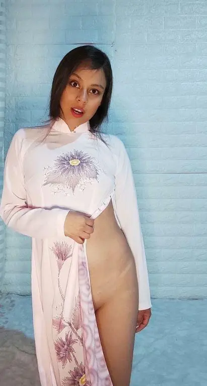 wenuloni (18) female from US - sexting partner