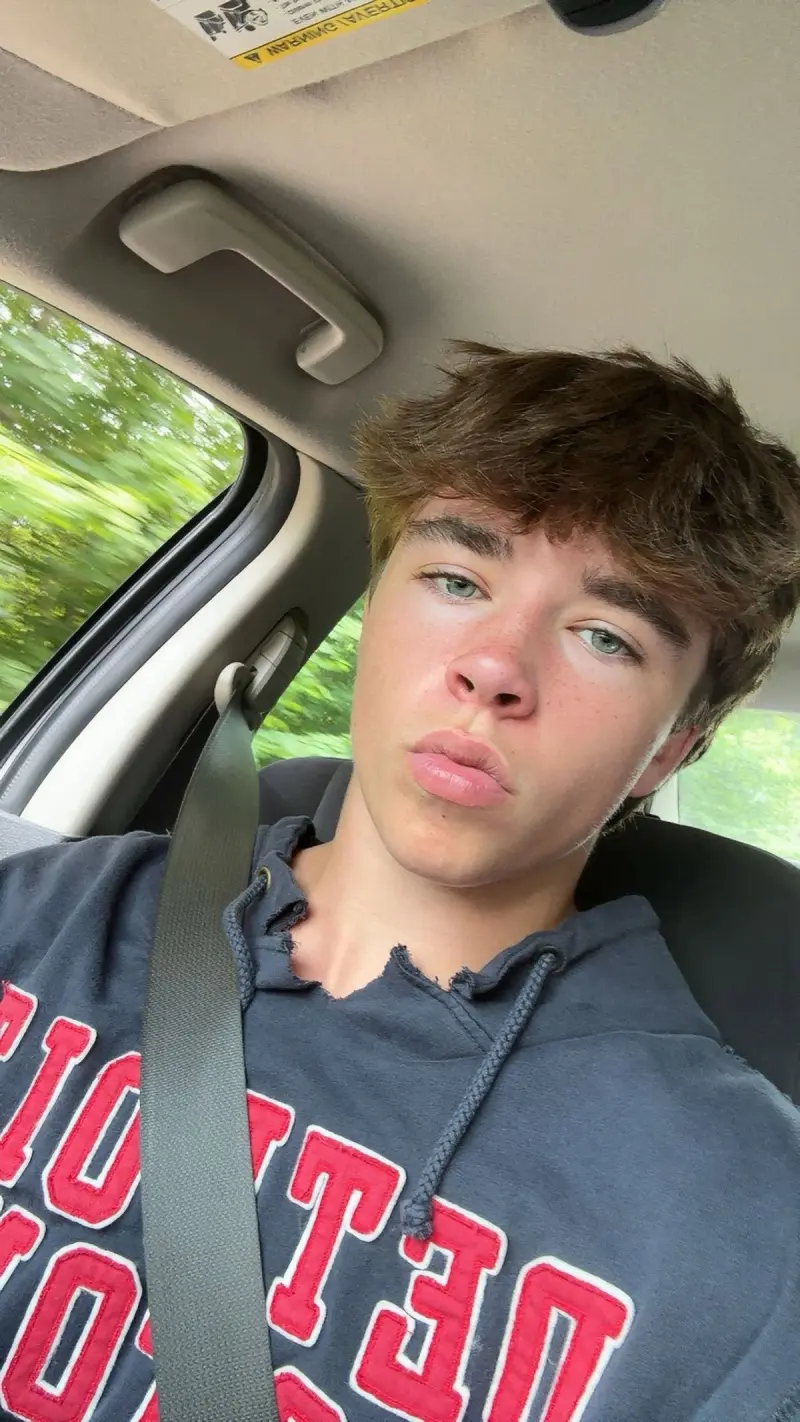 werkzakelijk1 (18) male from BE - sexting partner