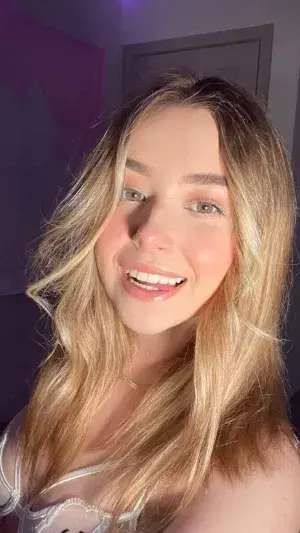 wewiye1975 (21) female from GB - sexting partner