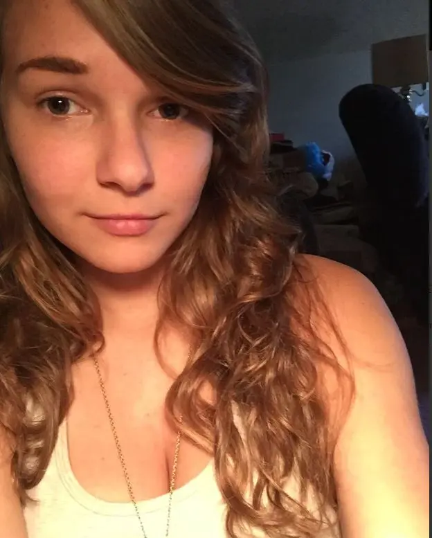 wicupa (18) female from GB - sexting partner