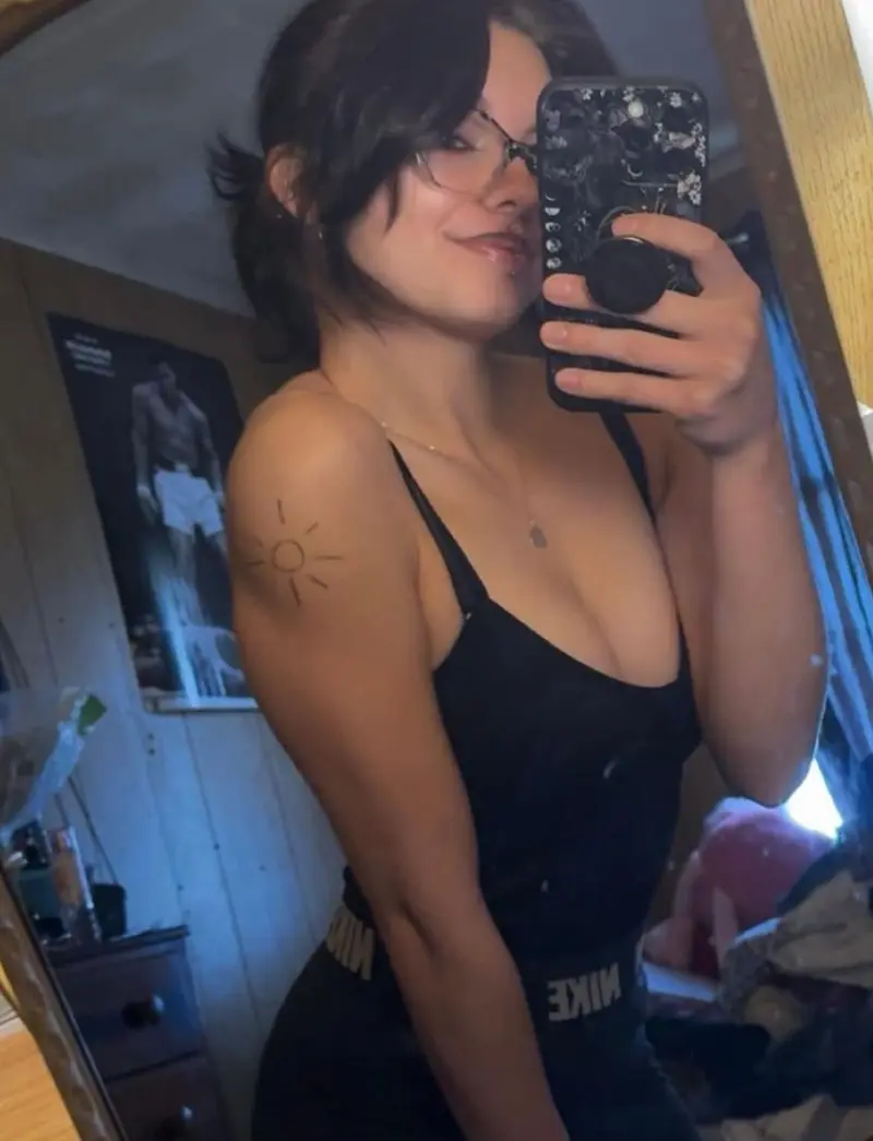 willowshultz (18) female from US - sexting partner