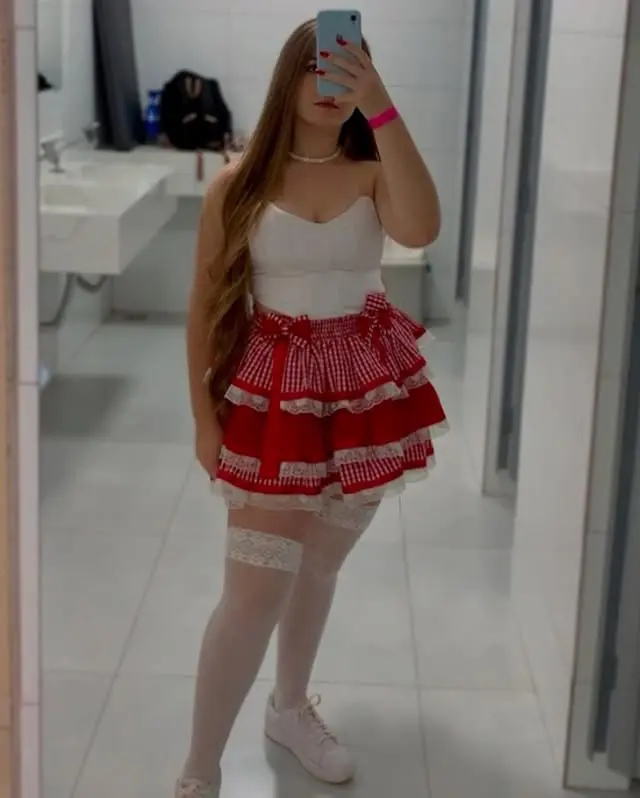 winemev474 (18) female from US - sexting partner