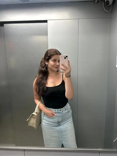 wogowa6621 (18) female from GB - sexting partner