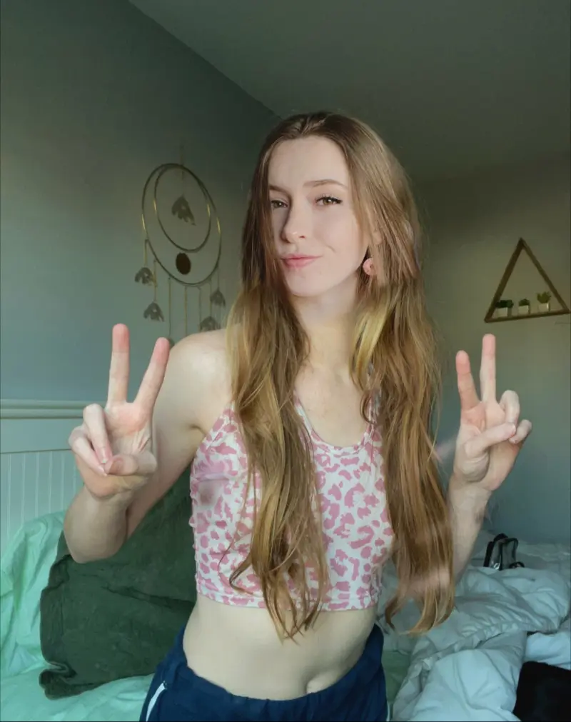 wokoka4056 (18) female from US - sexting partner