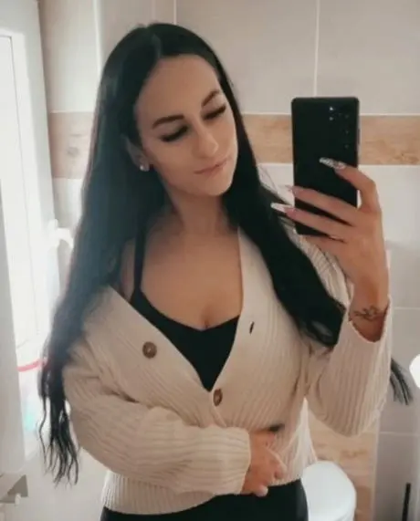 wonito8151 (25) female from GB - sexting partner