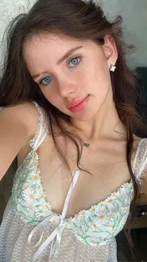 wonok65730 (25) female from GB - sexting partner