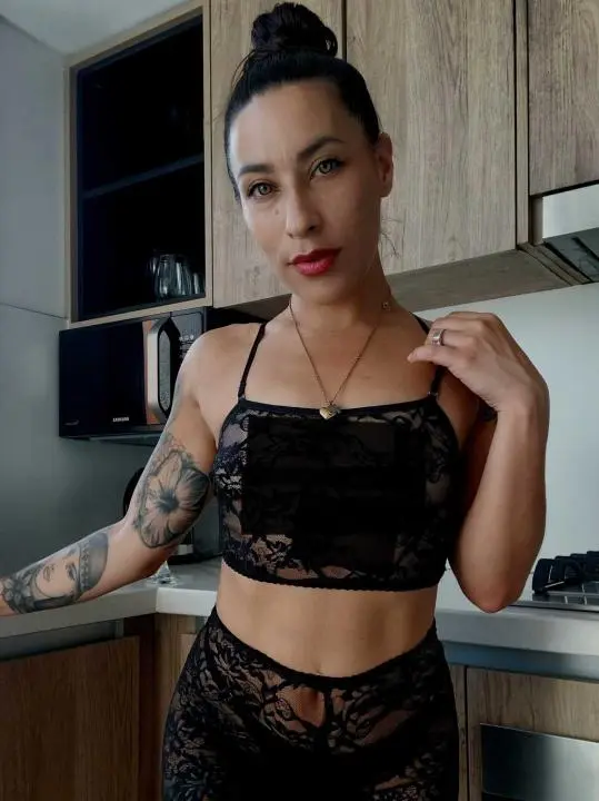 woregevo (18) female from AU - sexting partner