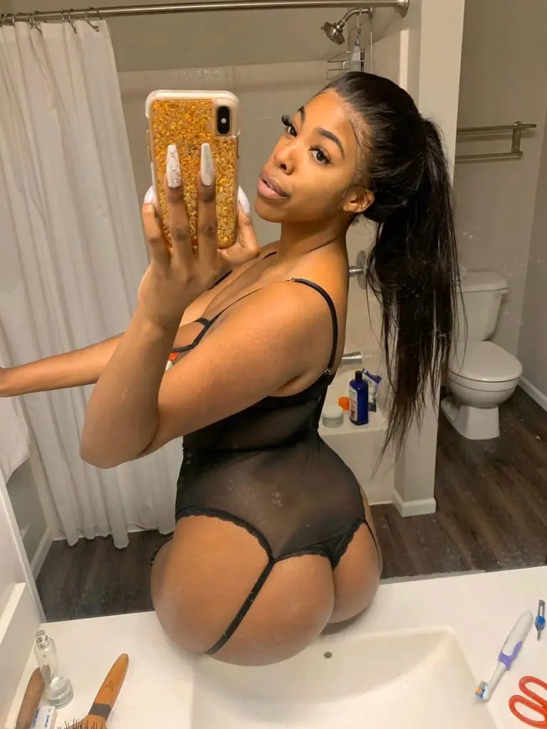 wowagow692 (18) female from US - sexting partner