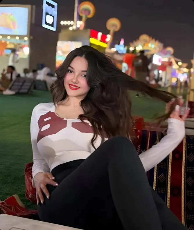 wowome (22) female from US - sexting partner