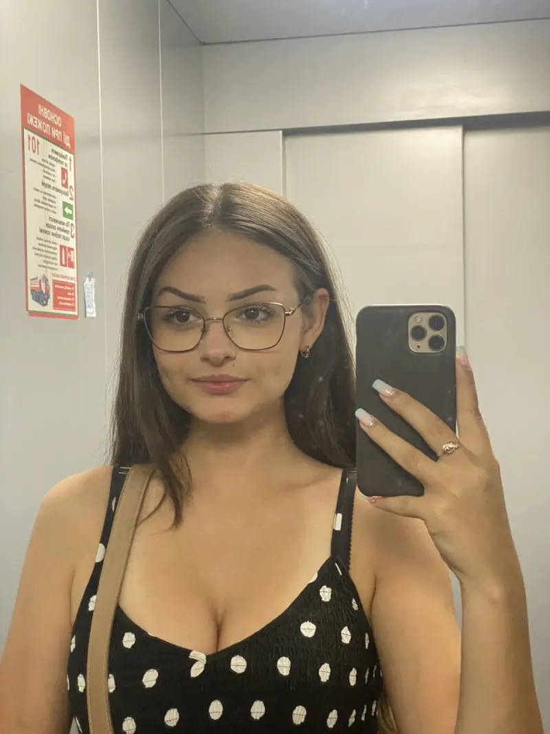 wusogeze (18) female from DE - sexting partner