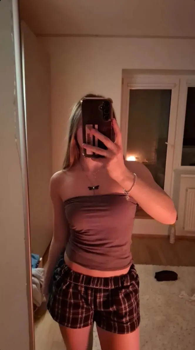 wvaqgtd (22) female from US - sexting partner