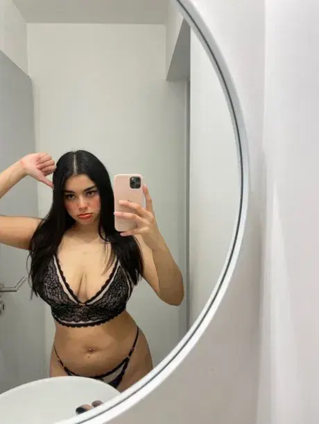 xajah28659 (23) female from BE - sexting partner