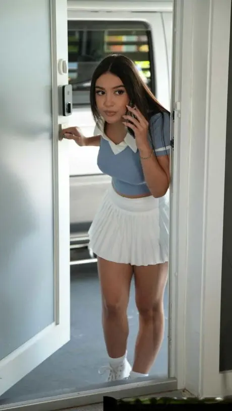 xaliw77085 (18) female from GB - sexting partner