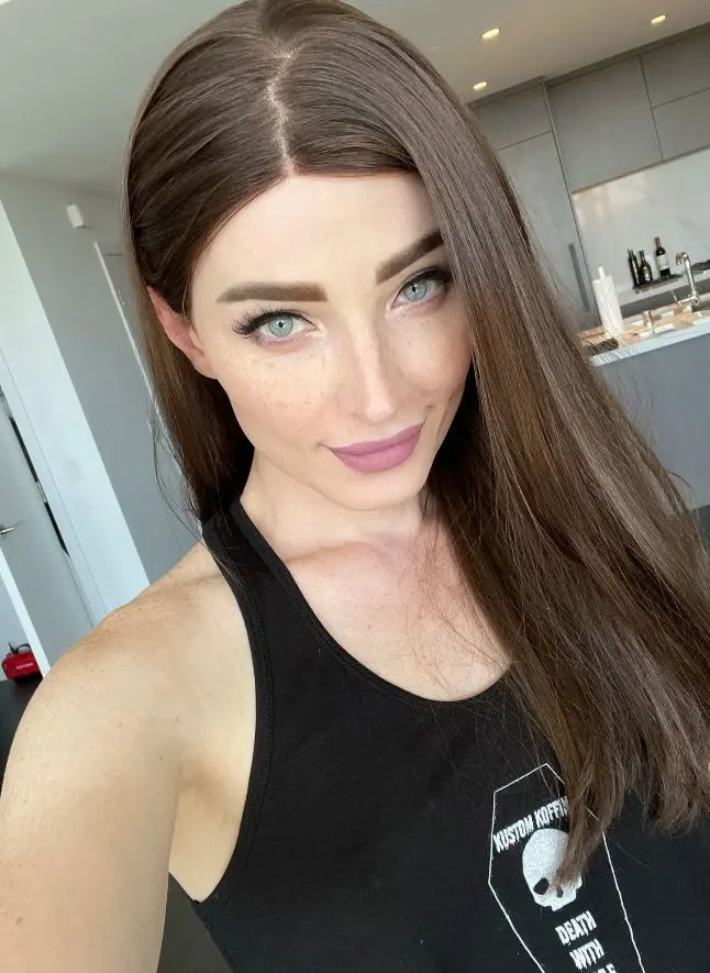 xanayi (18) female from GB - sexting partner