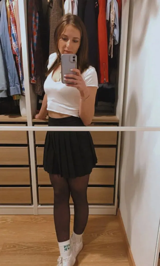 xaqyteui (18) female from US - sexting partner