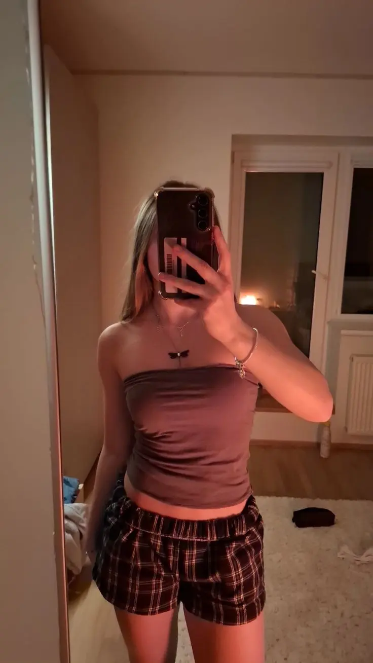 xasen20614 (18) female from GB - sexting partner