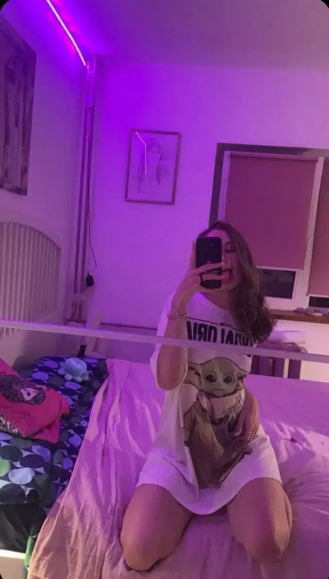 xebimjk (18) female from US - sexting partner