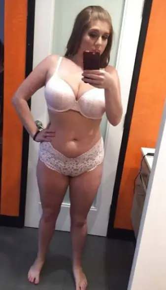 xegoxi2248 (22) female from GB - sexting partner