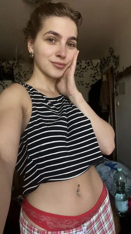 xehad36758 (18) female from NZ - sexting partner