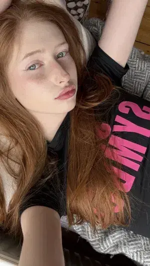 xejarom387 (25) female from GB - sexting partner