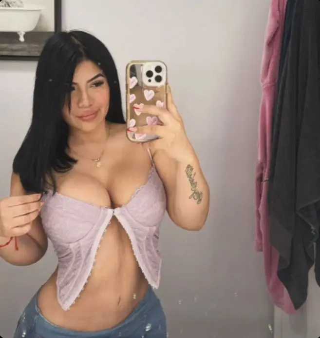 xemarj (23) female from GB - sexting partner