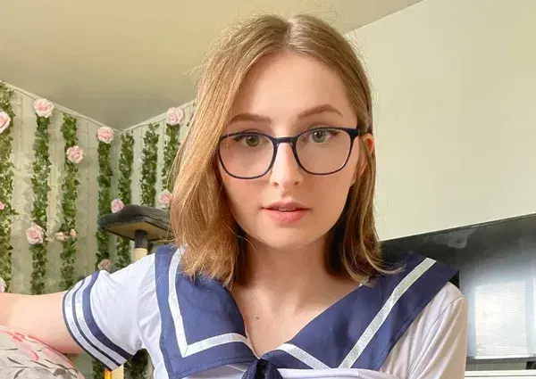 xenek20275 (19) female from CA - sexting partner