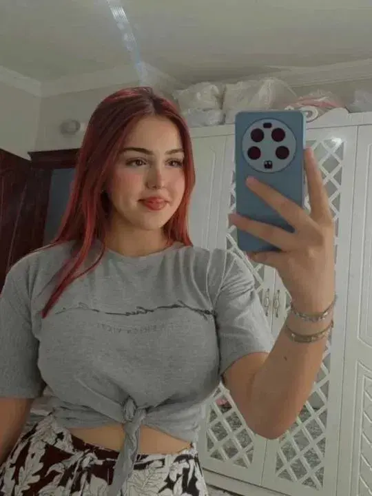 xeyisir205 (22) female from US - sexting partner