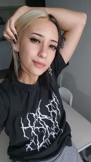 xibag57558 (23) female from AU - sexting partner