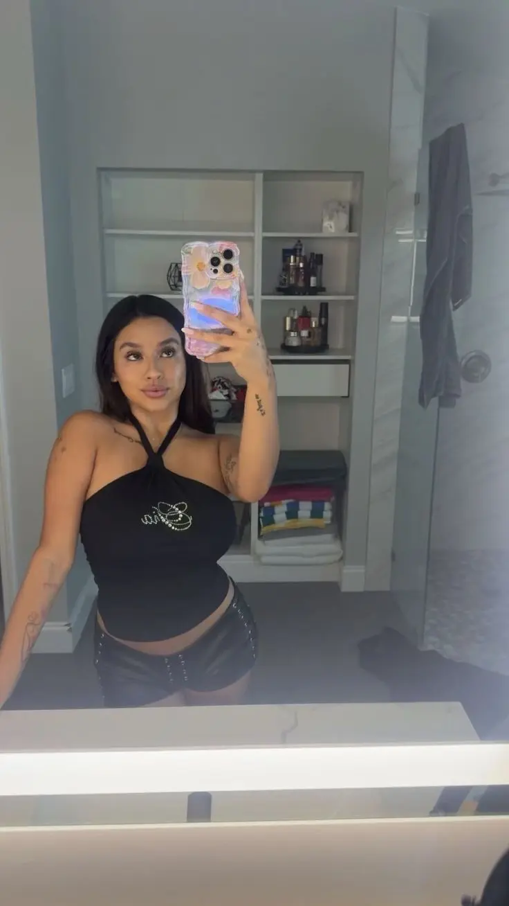 xijica1059 (18) female from GB - sexting partner