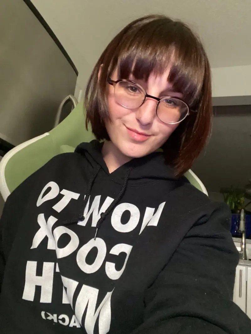 xikix53115 (18) female from US - sexting partner