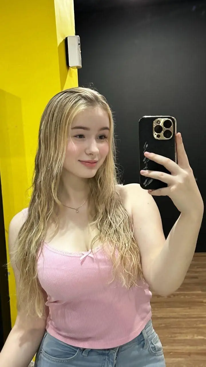 xitabakl (21) female from GB - sexting partner