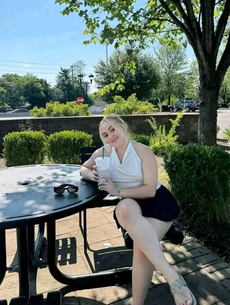 xlzlvswq (18) female from CA - sexting partner