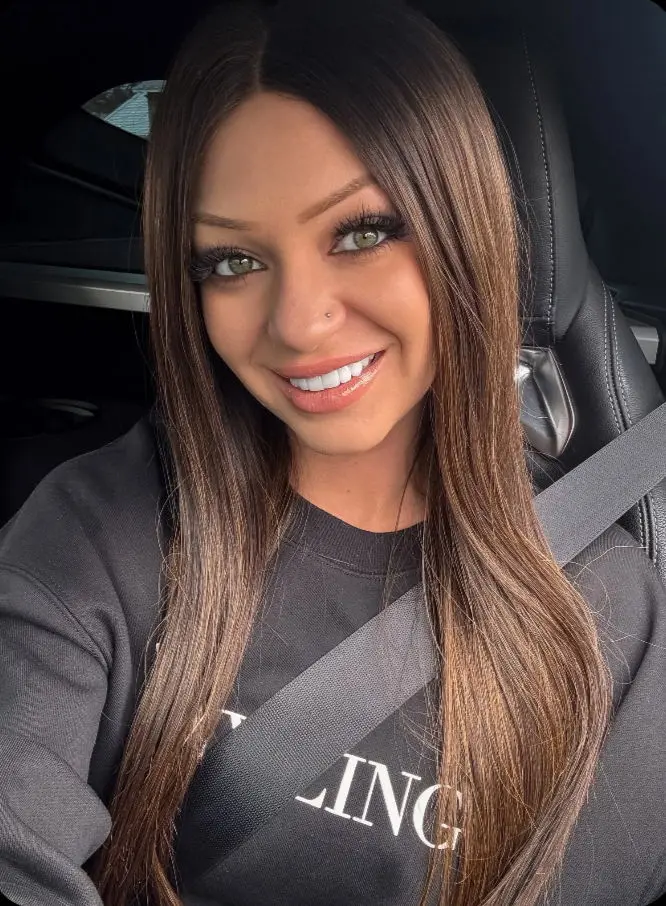 xofaban (23) female from GB - sexting partner