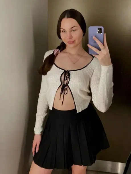 xohoro1885 (18) female from US - sexting partner