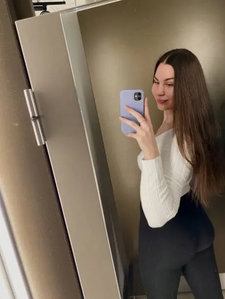 xomaf41236 (21) female from GB - sexting partner