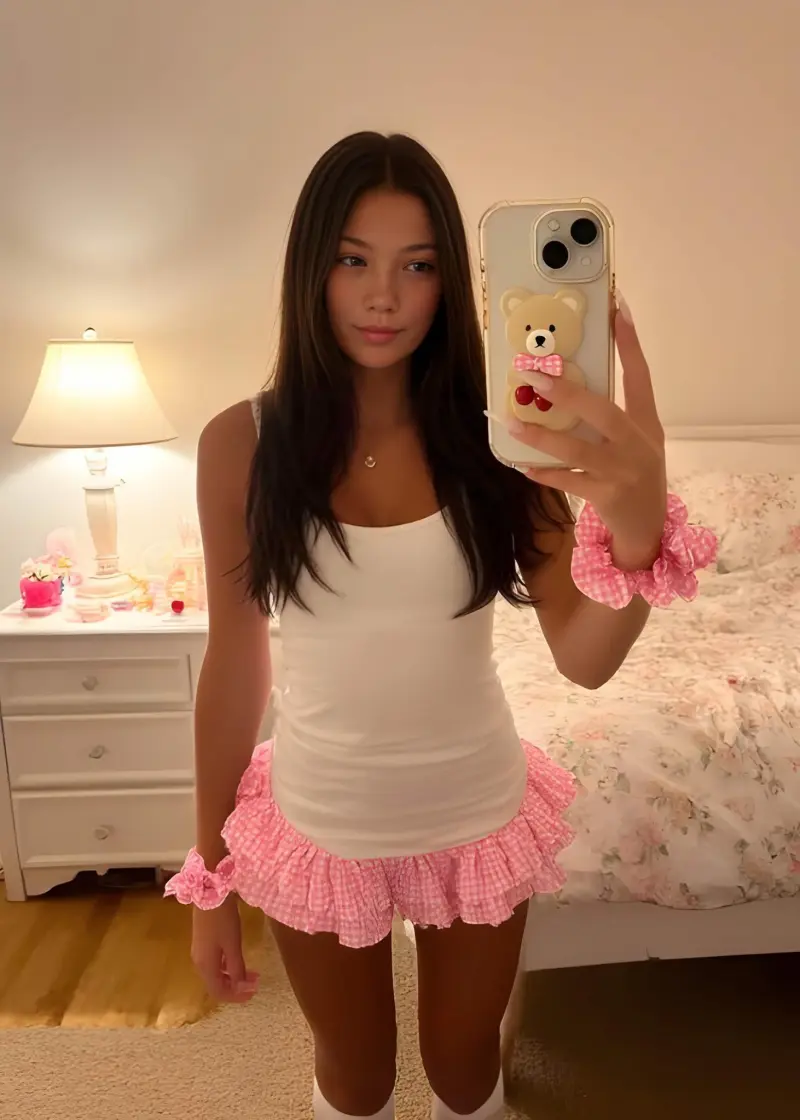 xonexej130 (18) female from US - sexting partner